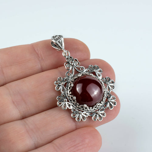Carnelian Gemstone Floral Design Women Silver Pendant