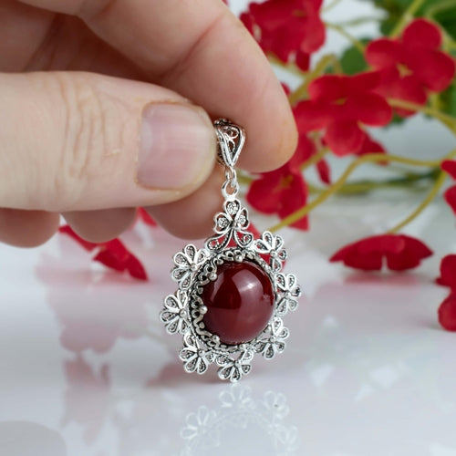 Carnelian Gemstone Floral Design Women Silver Pendant